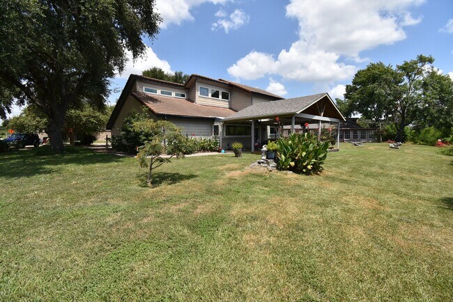 Building Photo - 6003 Long Leaf Dr