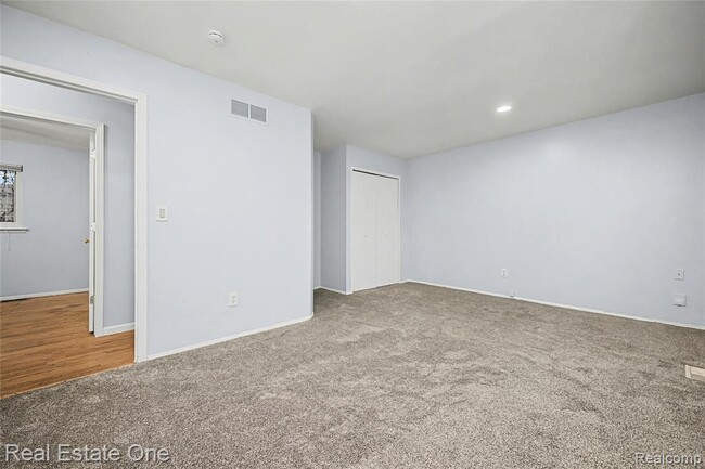 Building Photo - 21046 Wakedon St