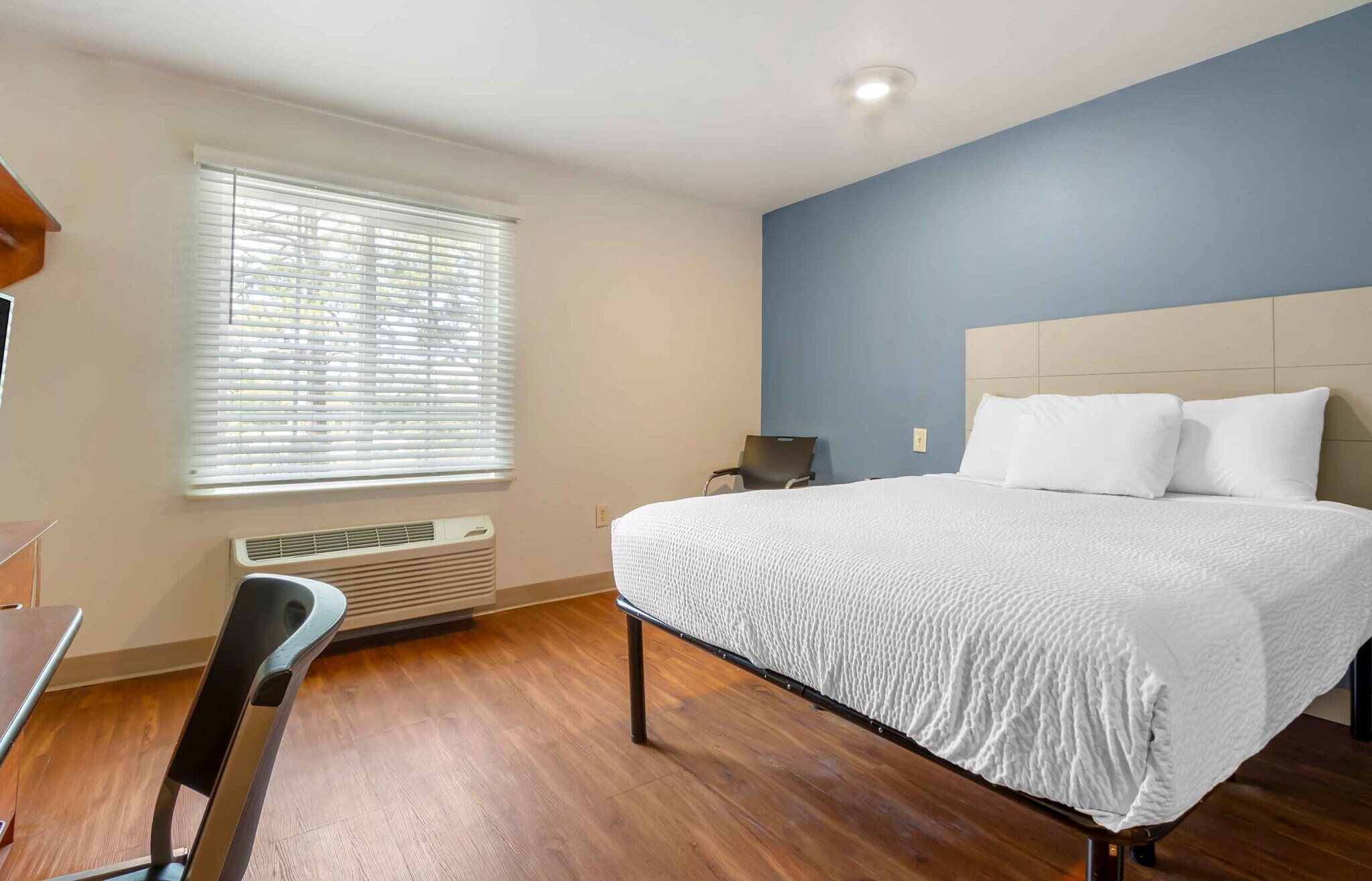 Building Photo - Furnished Studio-Charleston - North Charleston - I-526