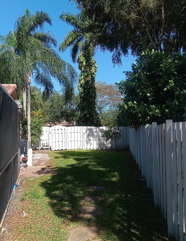 Building Photo - 3720 Coral Hills Dr