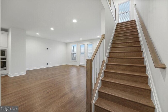Building Photo - 43421 Farringdon Sq