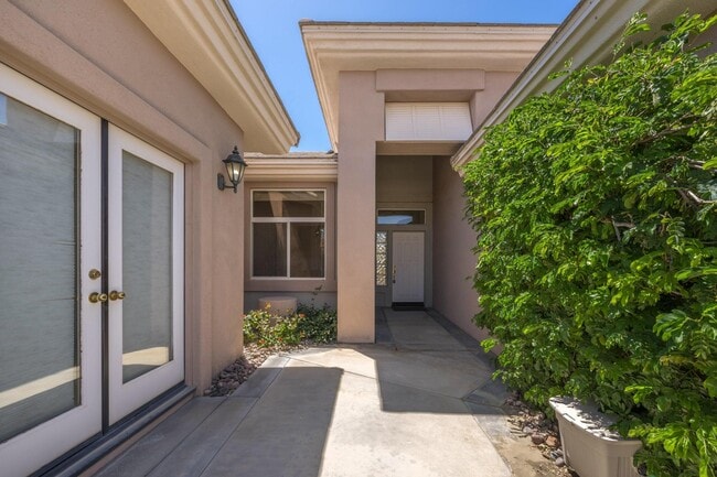 Building Photo - 78655 Golden Reed Dr