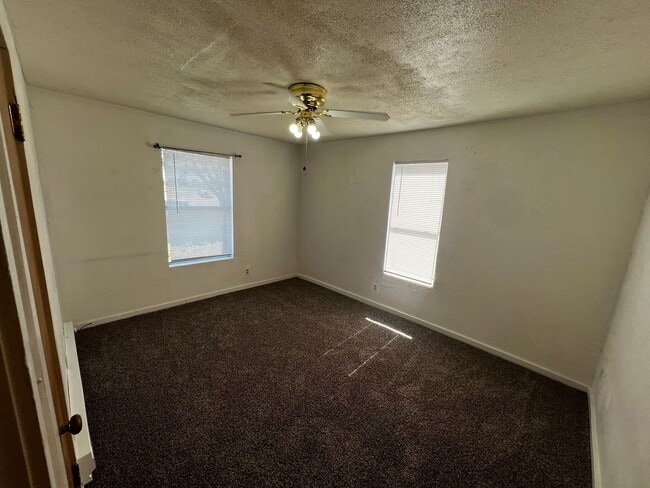 Building Photo - 3 bed 1 bath