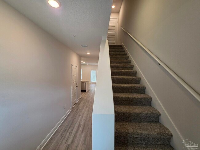 Building Photo - 9011 Golden Eye Dr