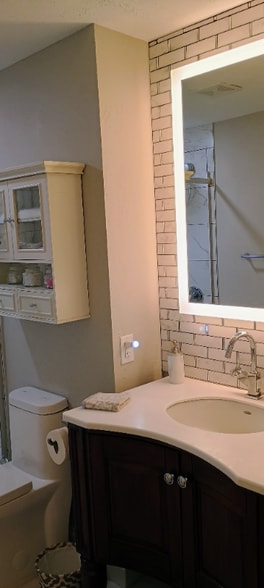 Building Photo - 906 Bitterfield Dr