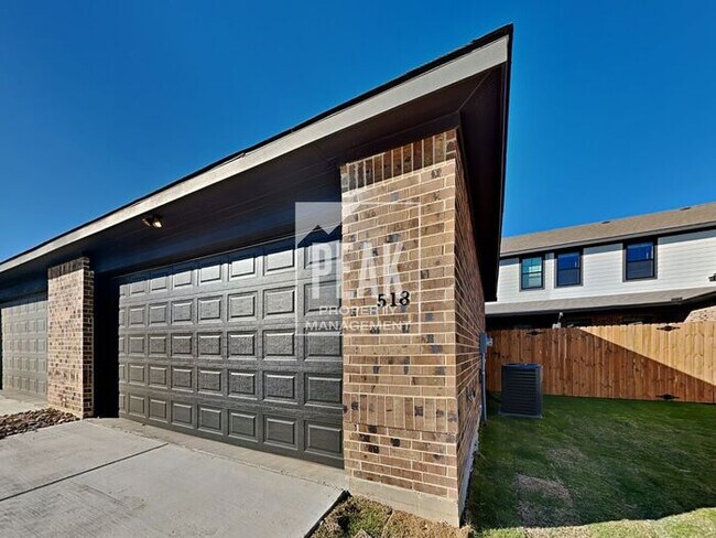 Building Photo - BRAND NEW Willow Crossing Townhomes for Re...