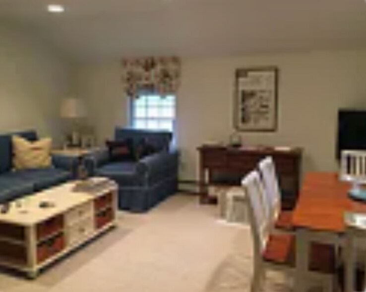 Building Photo - 15 Clay St
