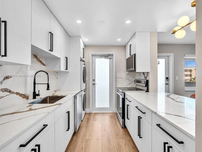 Building Photo - 1030 9th St