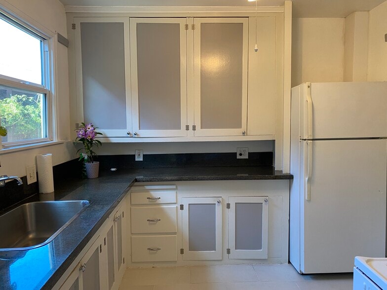 Building Photo - 2323 Las Colinas Ave