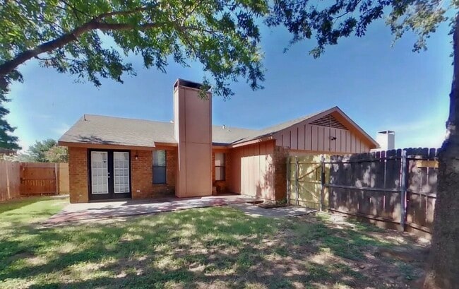 Building Photo - Spacious 3-Bedroom House with Cozy Living Spaces