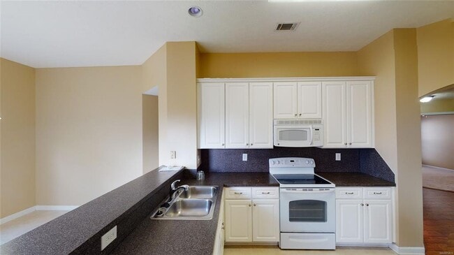 Building Photo - 615 Castle Brook Dr