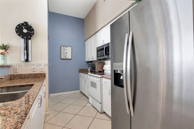 Building Photo - 1155 Brickell Bay Dr