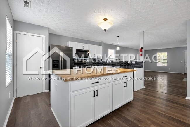 Building Photo - 5462 Rothermund Dr