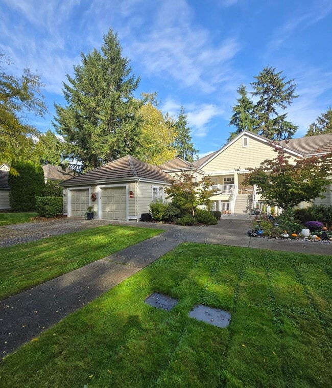 Building Photo - ***PENDING APPLICATIONS***2 Bedroom 1.75 B...