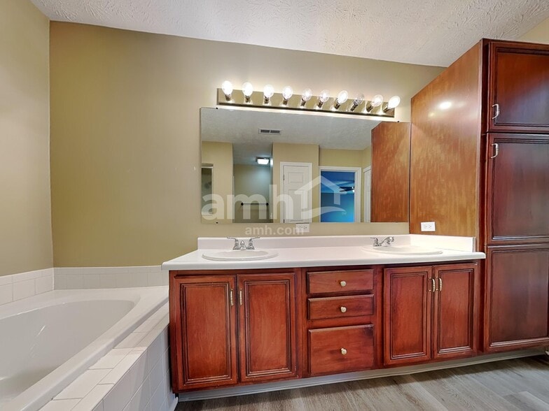 Building Photo - 6957 Spring Farm Ct