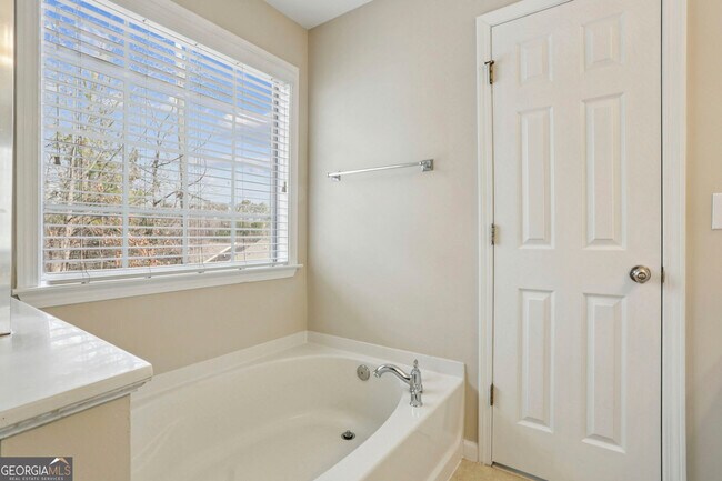 Building Photo - 642 Bernay Way