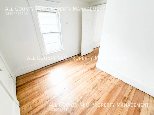 Building Photo - 519 E 103rd St