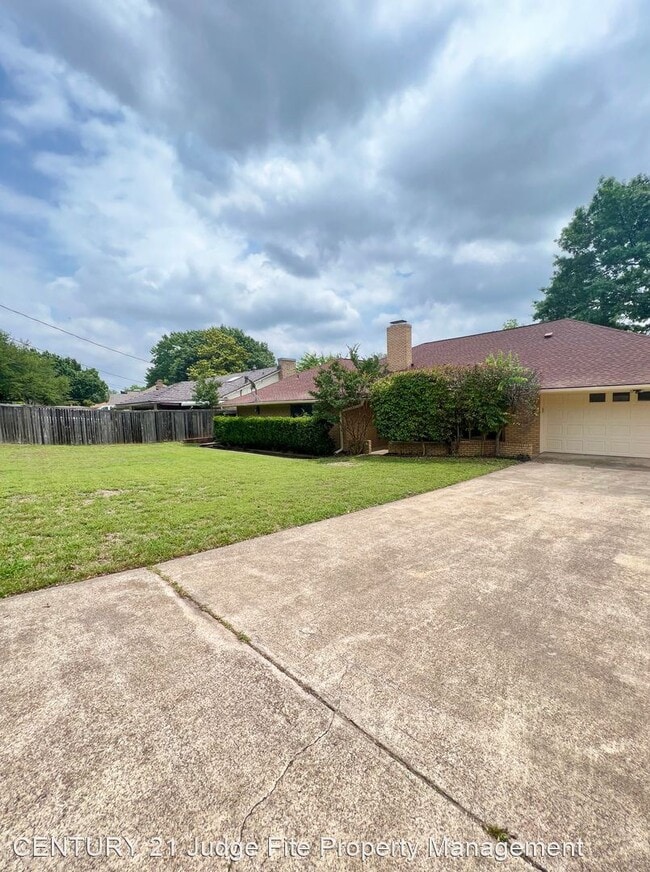 Building Photo - 4 br, 3 bath House - 935 Rock Canyon Drive