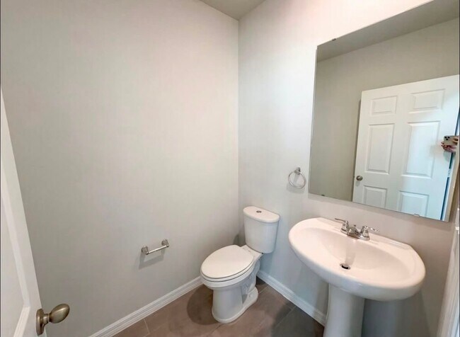 Building Photo - 144 Bellmont Ln
