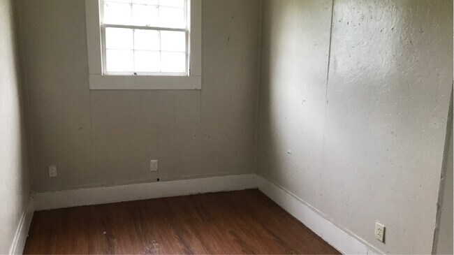Building Photo - 106 Grape St