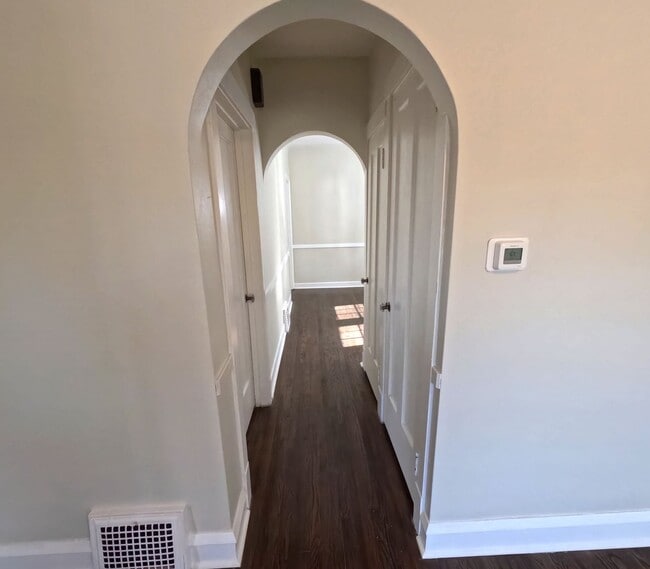 Building Photo - Beautiful Home Lowell Ave.