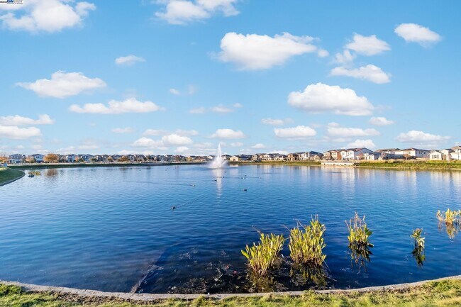 Building Photo - 717 Delaney Pkwy