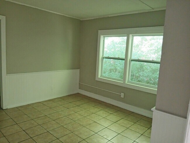 Building Photo - 610 Burke Ave