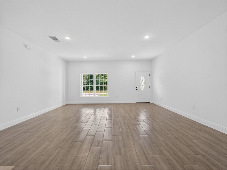 Building Photo - 922 N Fairbairn Dr