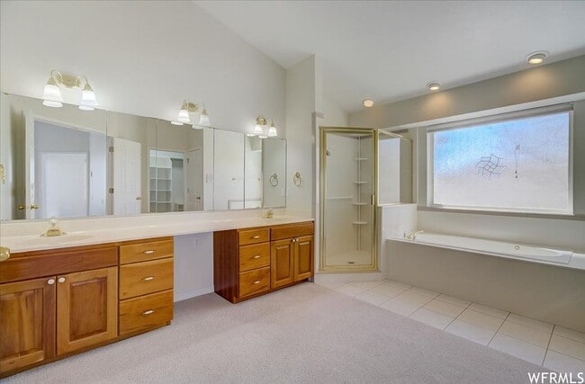Building Photo - Large 6 Bedroom Home, 3 Car Garage, Gorgeo...