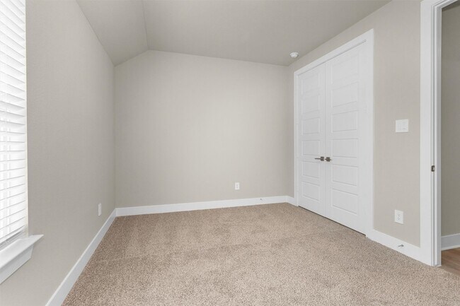 Building Photo - 2002 Bluff Oak Ct