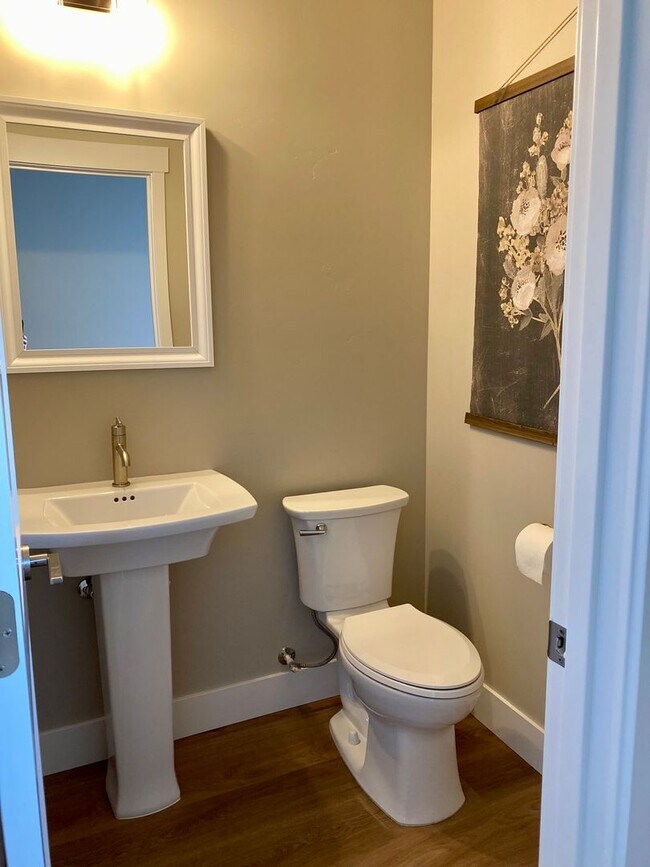 Building Photo - 63286 NW Ski Ln