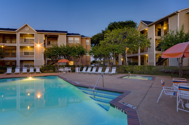 Primary Photo - Centennial Court Apartments- Student Housing