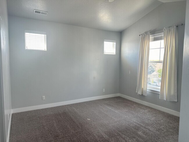 Building Photo - Newer Vineyard Condo for Rent! Next to Utah Valley University!!