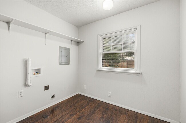 Building Photo - 1045 S Reno Ave
