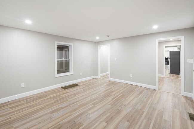 Building Photo - 98 Southville Rd