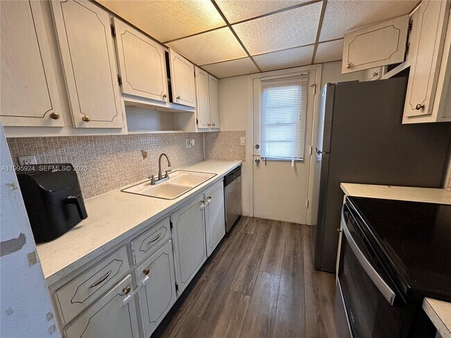 Building Photo - 12590 NE 16th Ave