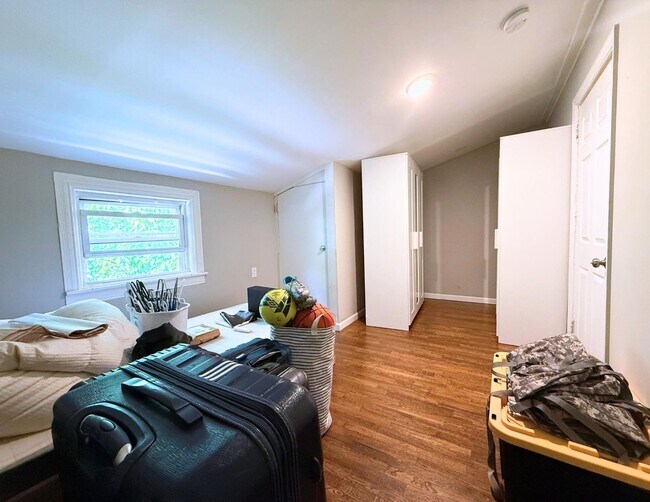 Building Photo - 162 Carteret Ave
