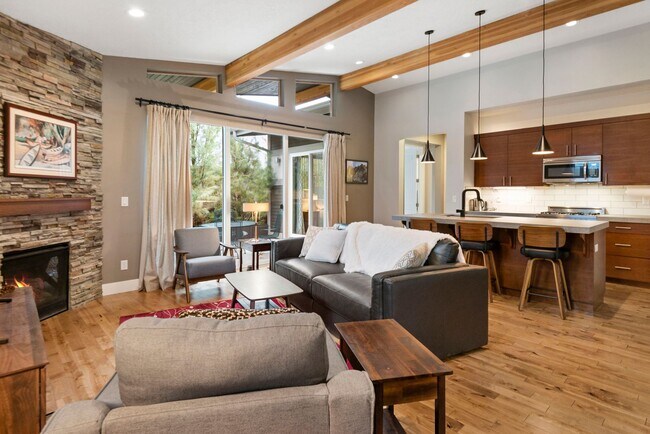 Building Photo - For Rent: Furnished Executive Home in Bend, OR – Prime Location!