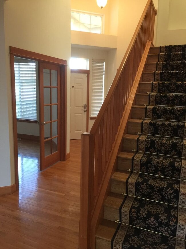 Building Photo - Stylish 4-Bedroom Retreat in a Premier Lyn...