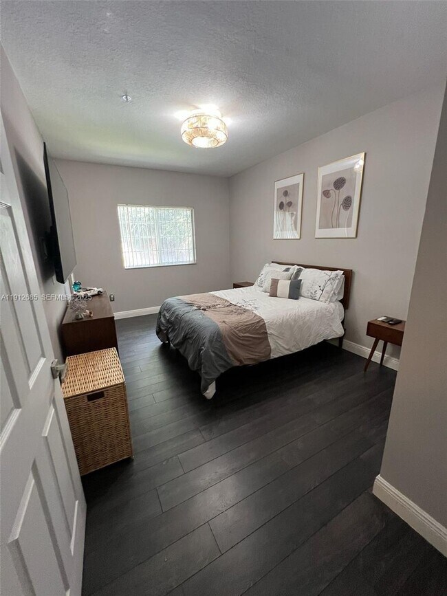 Building Photo - 7340 NW 114th Ave