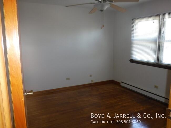 Building Photo - Immediate Occupancy, one bedroom