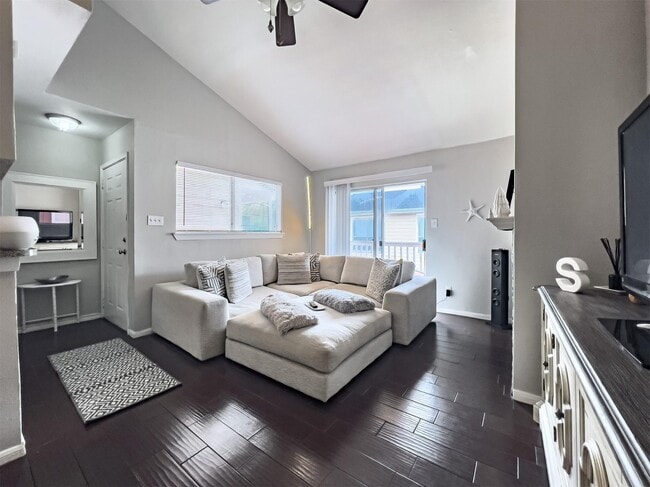 Building Photo - 3506 Cove View Blvd