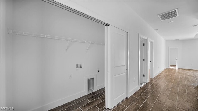 Building Photo - 4989 Fairway Ct