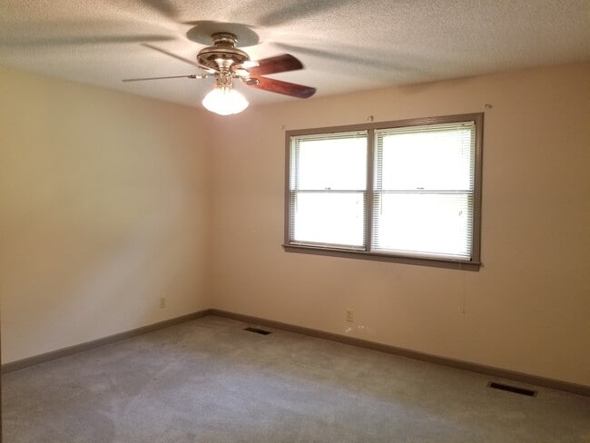 Building Photo - 740 Big Tree Dr