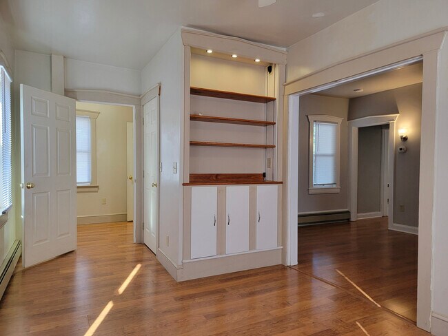 Building Photo - 271 W Main St