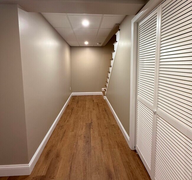 Building Photo - 16 Boulder Dr