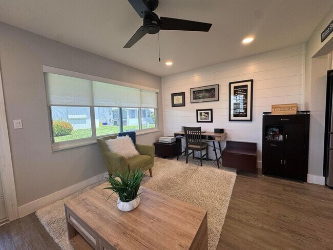 Building Photo - 108 SW 9th St