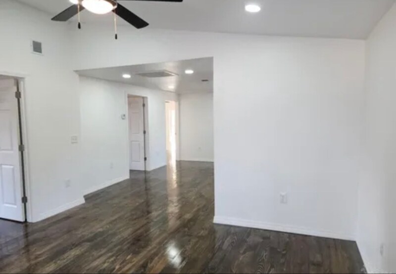 Building Photo - 213 Wilson Ave