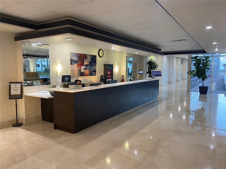 frontdesk - 5005 Collins Ave