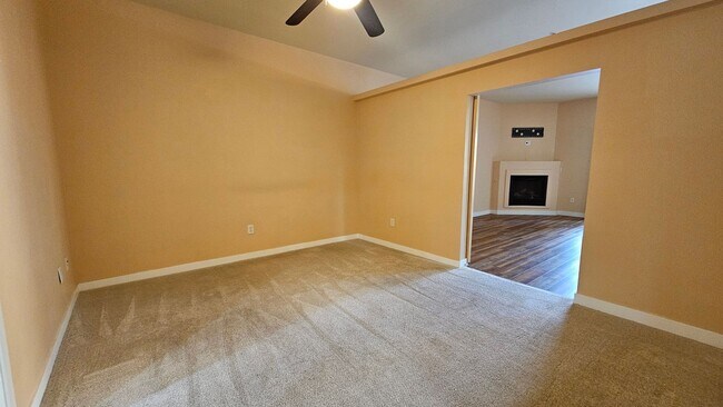 Building Photo - 1057 W Century Dr